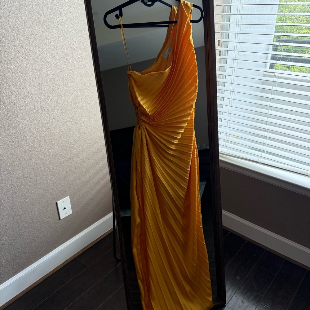 Gianni Bini Gold Asymmetrical One Shoulder Gown